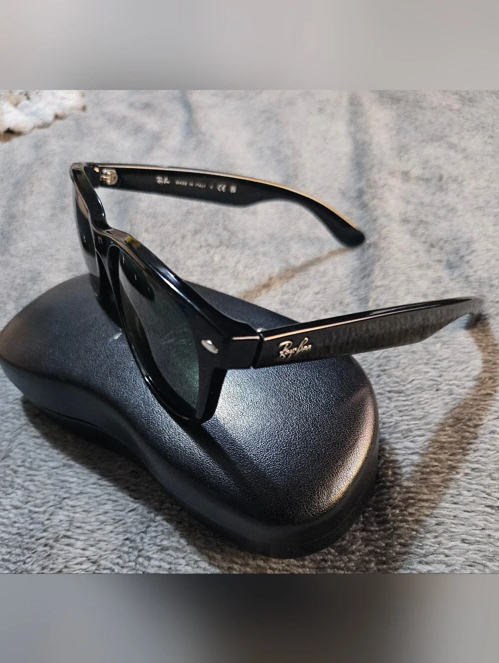 Rayban Mens Newer Model Wayfarer Designer Sunglasses New!!